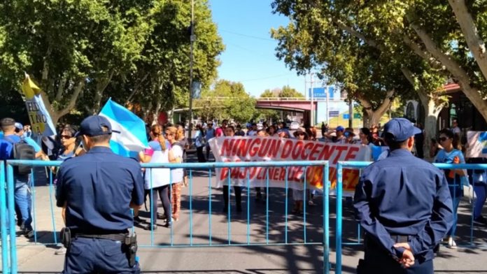 San Juan La Rebeli N Docente Se Radicaliza Y Derrota A La Polic A En