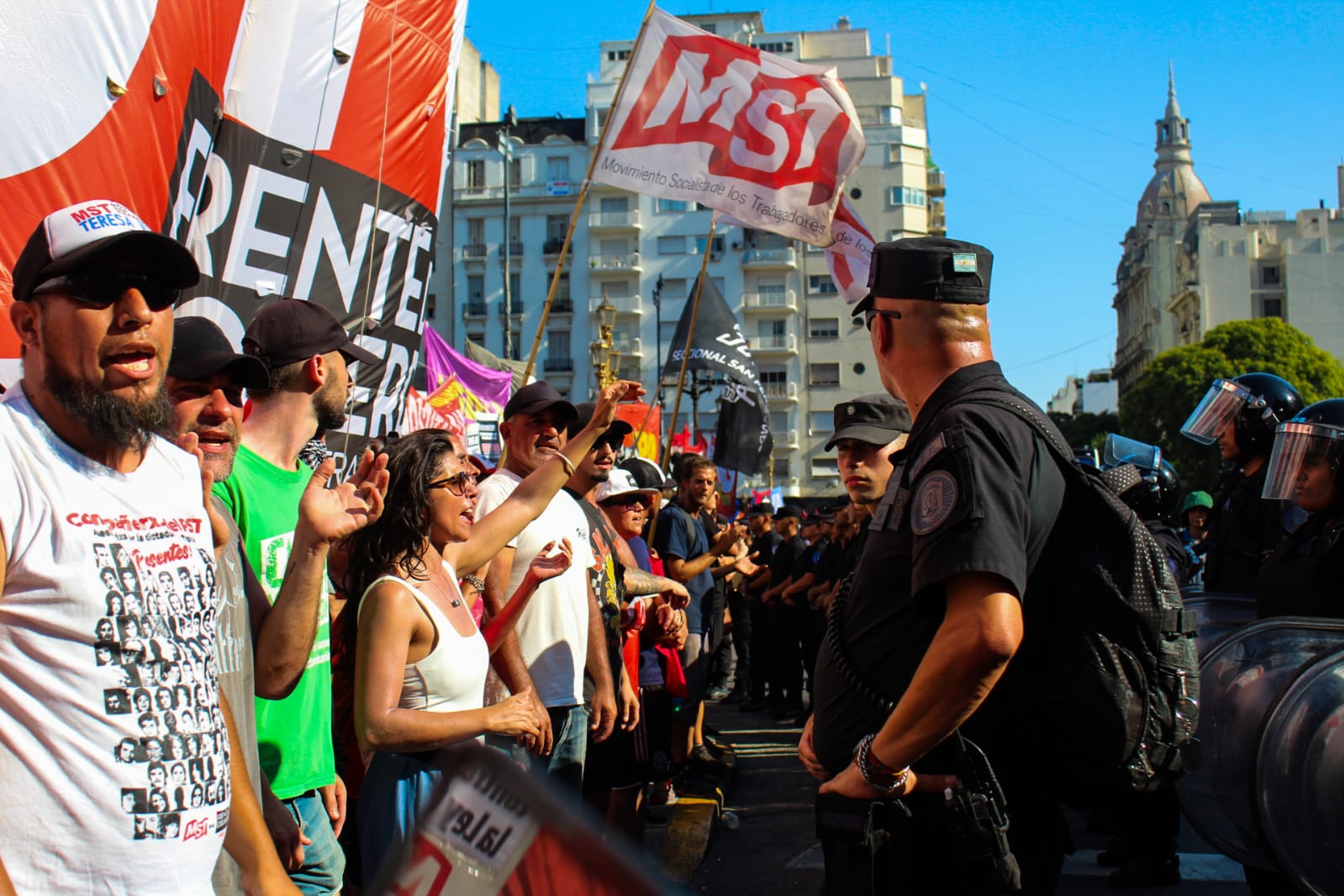 Ley Ómnibus Provocación policial en la puerta del Congreso y el debate adentro continúa mañana