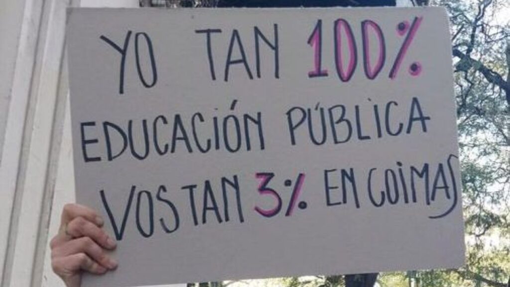 Pese a la pasividad de las conducciones, en todo el país la comunidad sigue defendiendo la educación pública