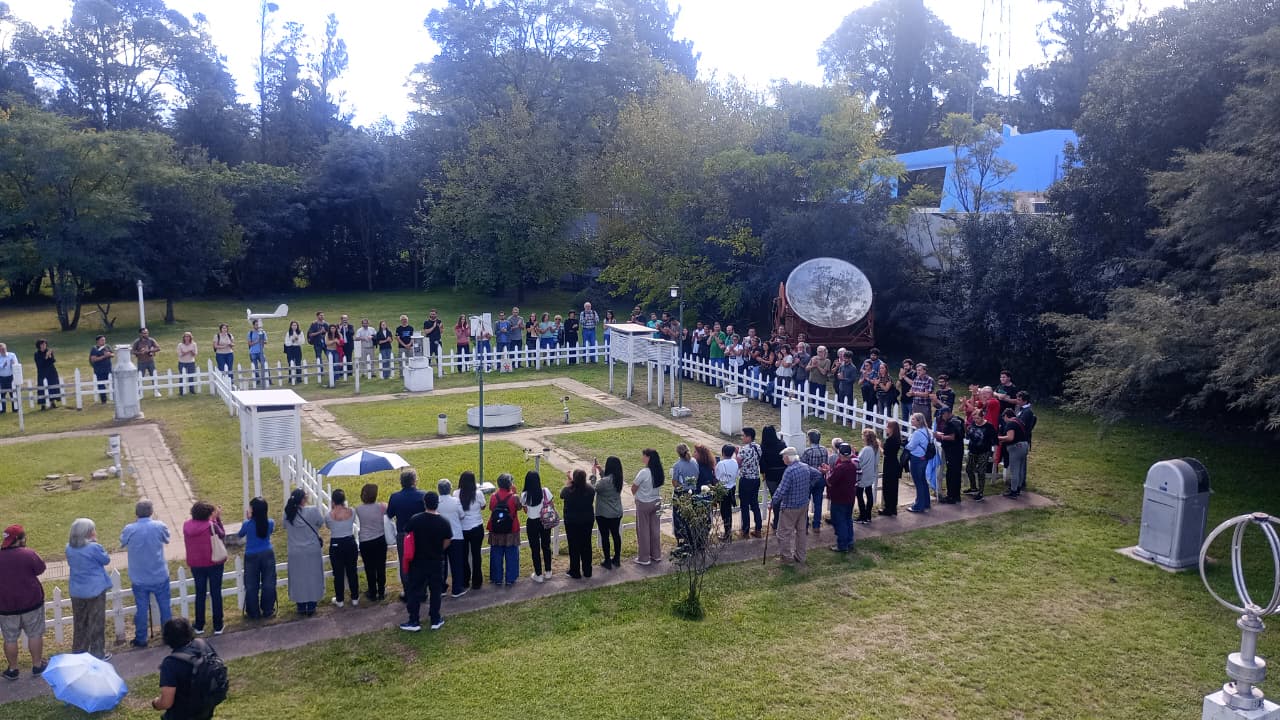 Vecinos y organizaciones abrazan al parque de la estación meteorológica Córdoba