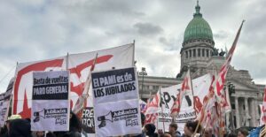 IMportante movilización de los jubilados frente al Congreso