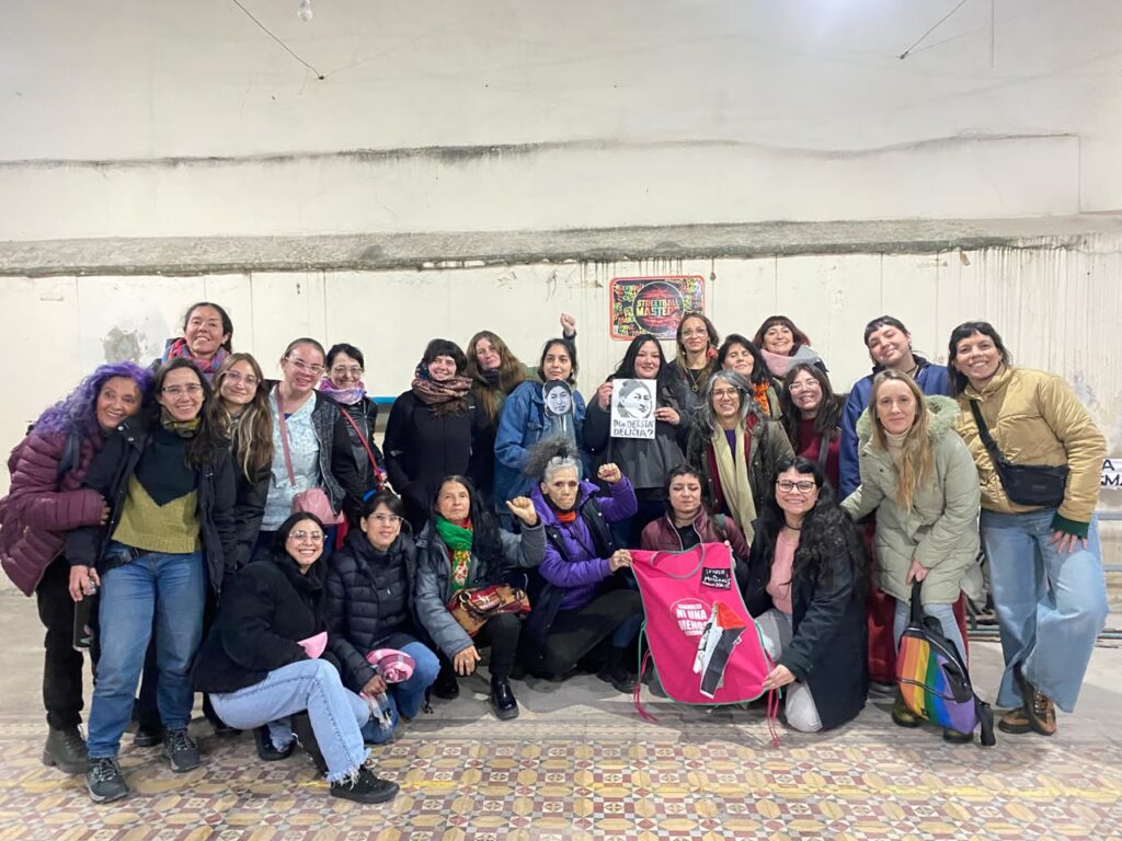 Parte de la Asamblea Ni Una Menos en la reunión de organización de la Marcha de la Bronca en Córdoba  