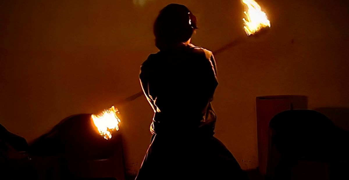 "Jóvenes artistas participando de La Revuelta, el evento de arte y protesta juvenil impulsado en Río Gallegos.