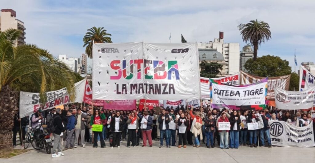 La contundente marcha de la docencia bonaerense en La Plata y el paro provincial