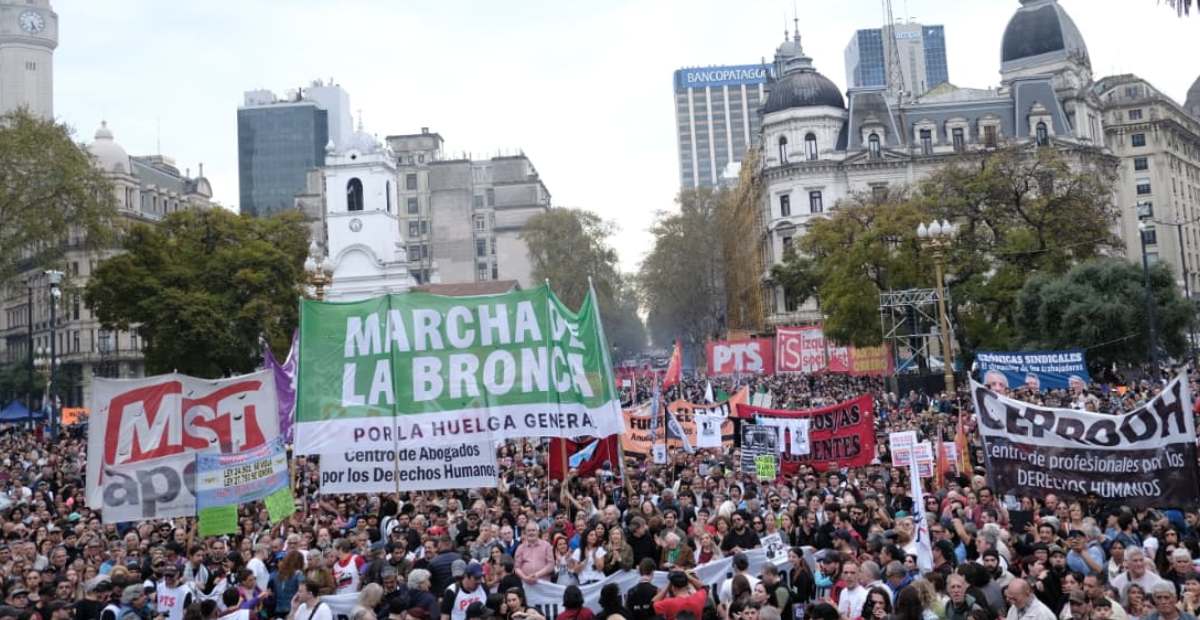 "La multitudinaria convocatoria federal y las fotos de la Marcha de la Bronca en todo el país