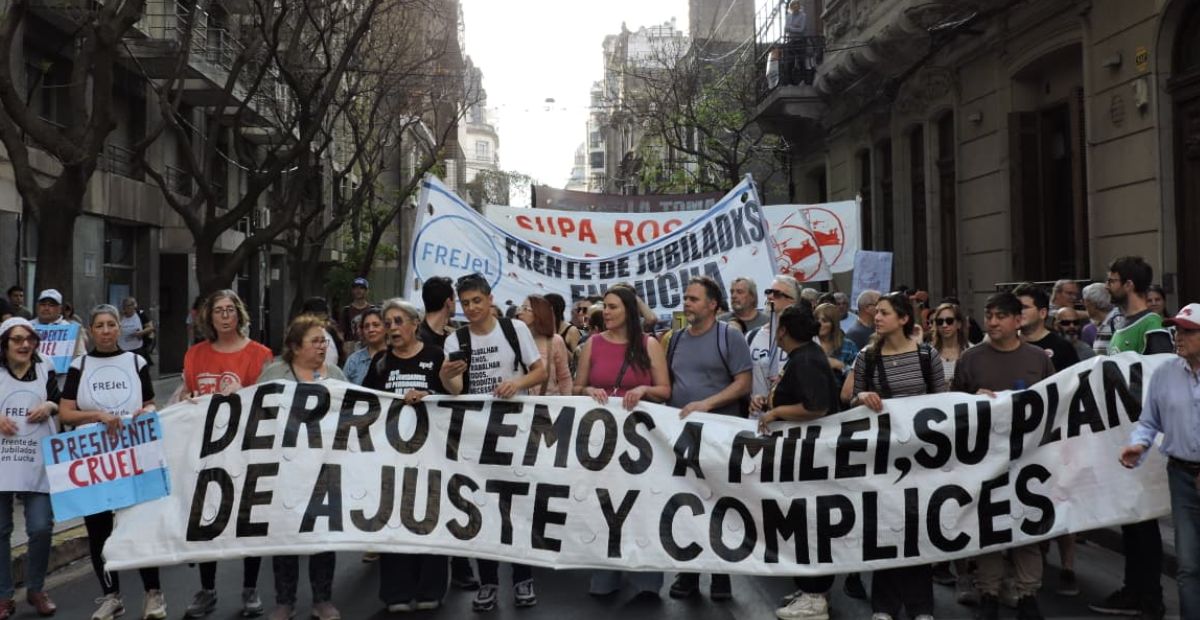 La masiva marcha de la bronca en Rosario contra el plan de Milei y el gobierno provincial