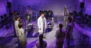 mental es una obra de teatro