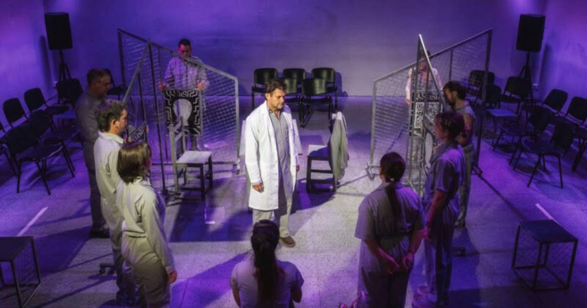 mental es una obra de teatro