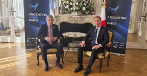 El programa de Ciudadanía por Inversión lanzado por Luis Caputo que otorga pasaportes a millonarios