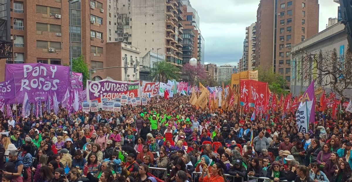 Miles de mujeres y disidencias participan del inicio del 39° Encuentro Plurinacional en la provincia de Córdoba