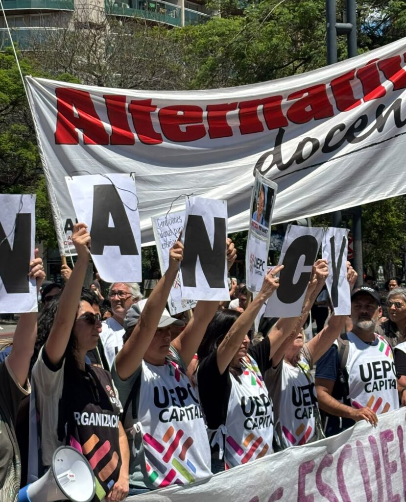 Cabecera de la marcha de UEPC Capital por Nancy Godoy